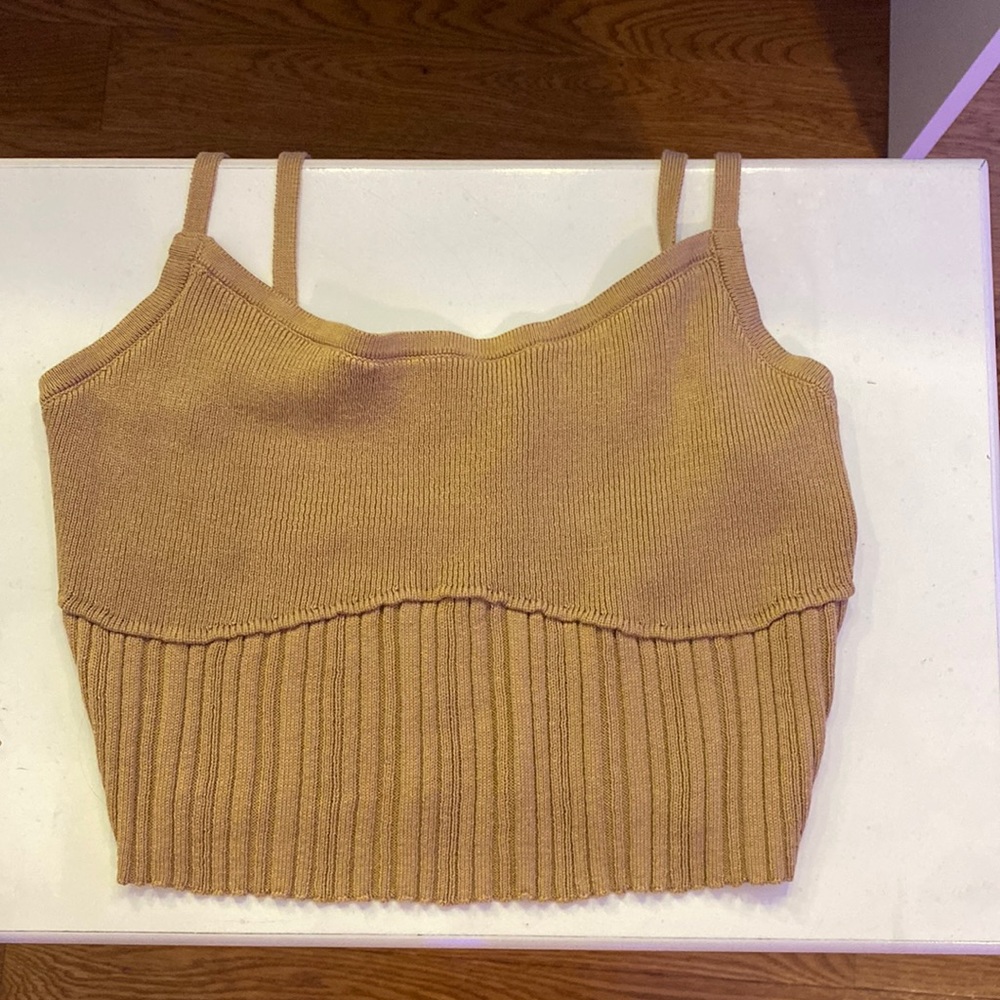 This tank is a size small it’s very stretchy and comfortable.